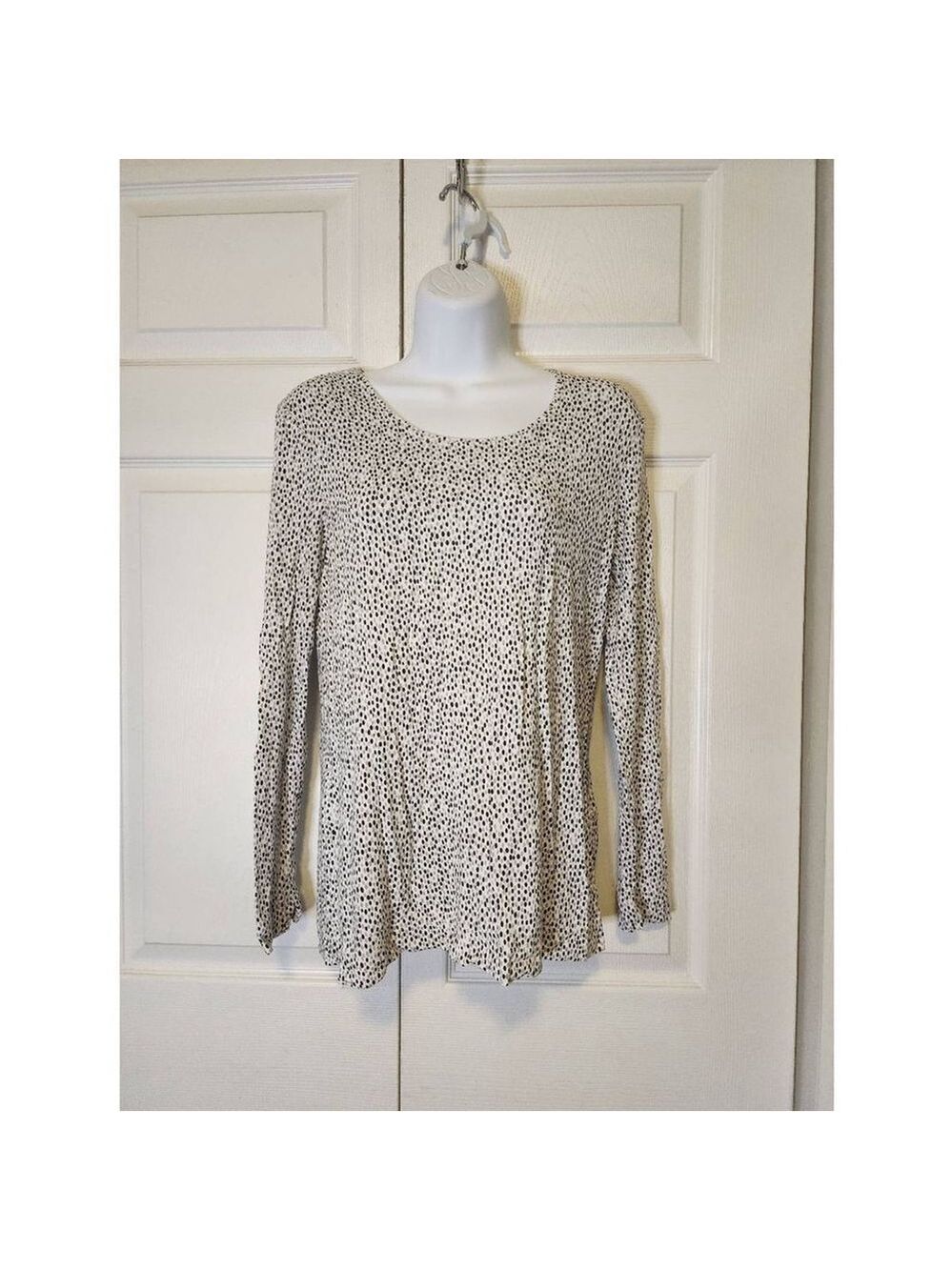 Chico's White Gray Black Polka Dot Long Sleeve Shirt Size 0 Medium